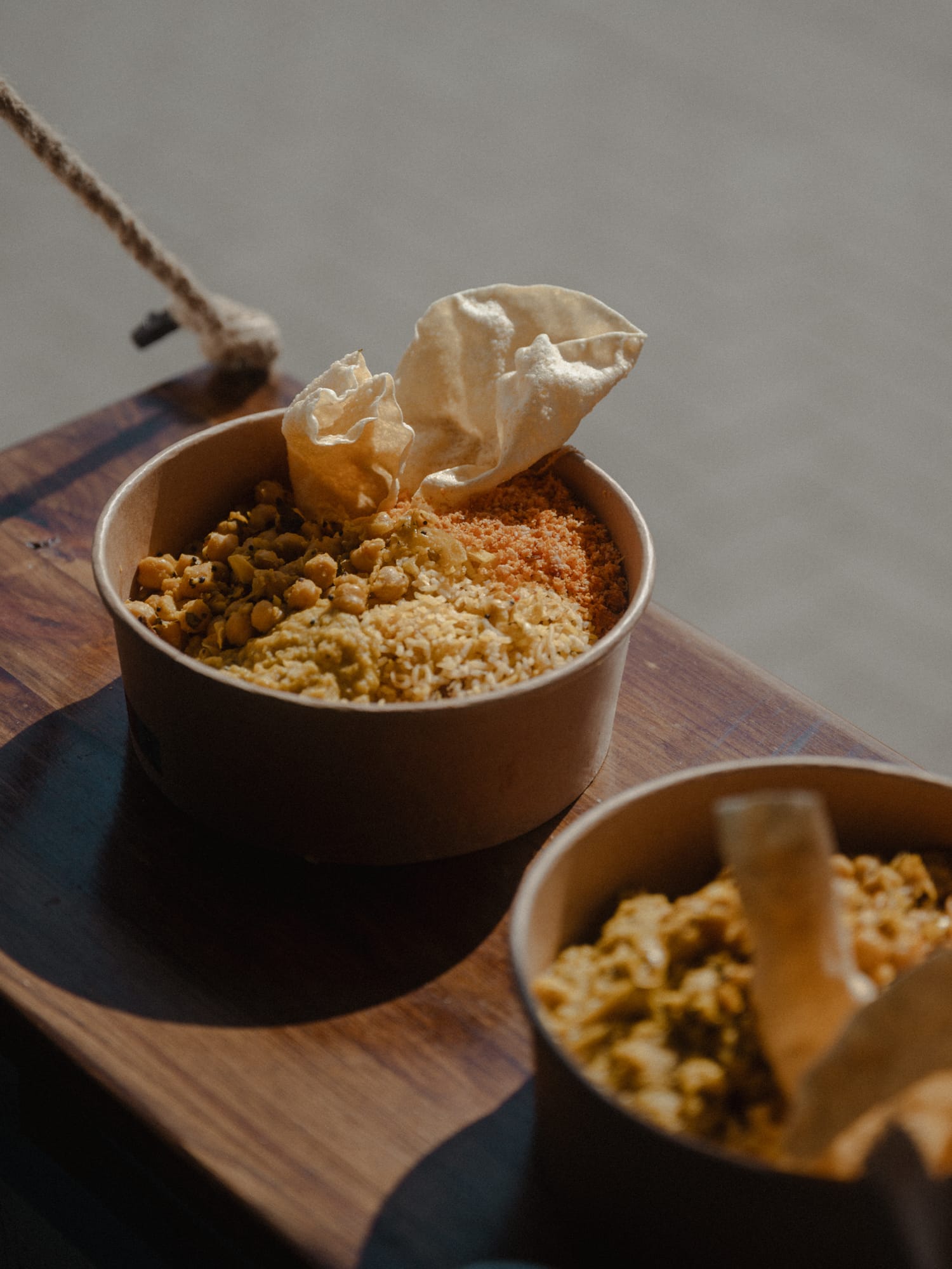 Sri-lankische Bowl mit Reis, Dhal und Papadam
